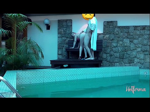 ❤️ Oga pe iranṣẹbinrin si awọn pool, sugbon ko le koju kan gbona ️❌ Ohun onihoho didara ❌❤
